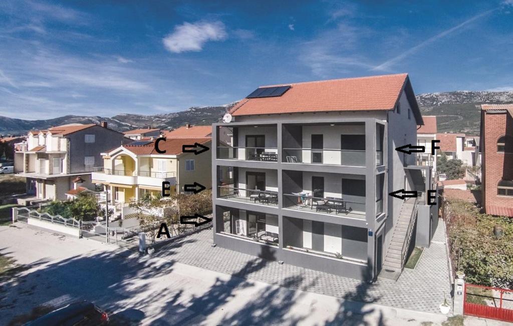 Apartmani U Kastelima Kaštela Eksteriør bilde